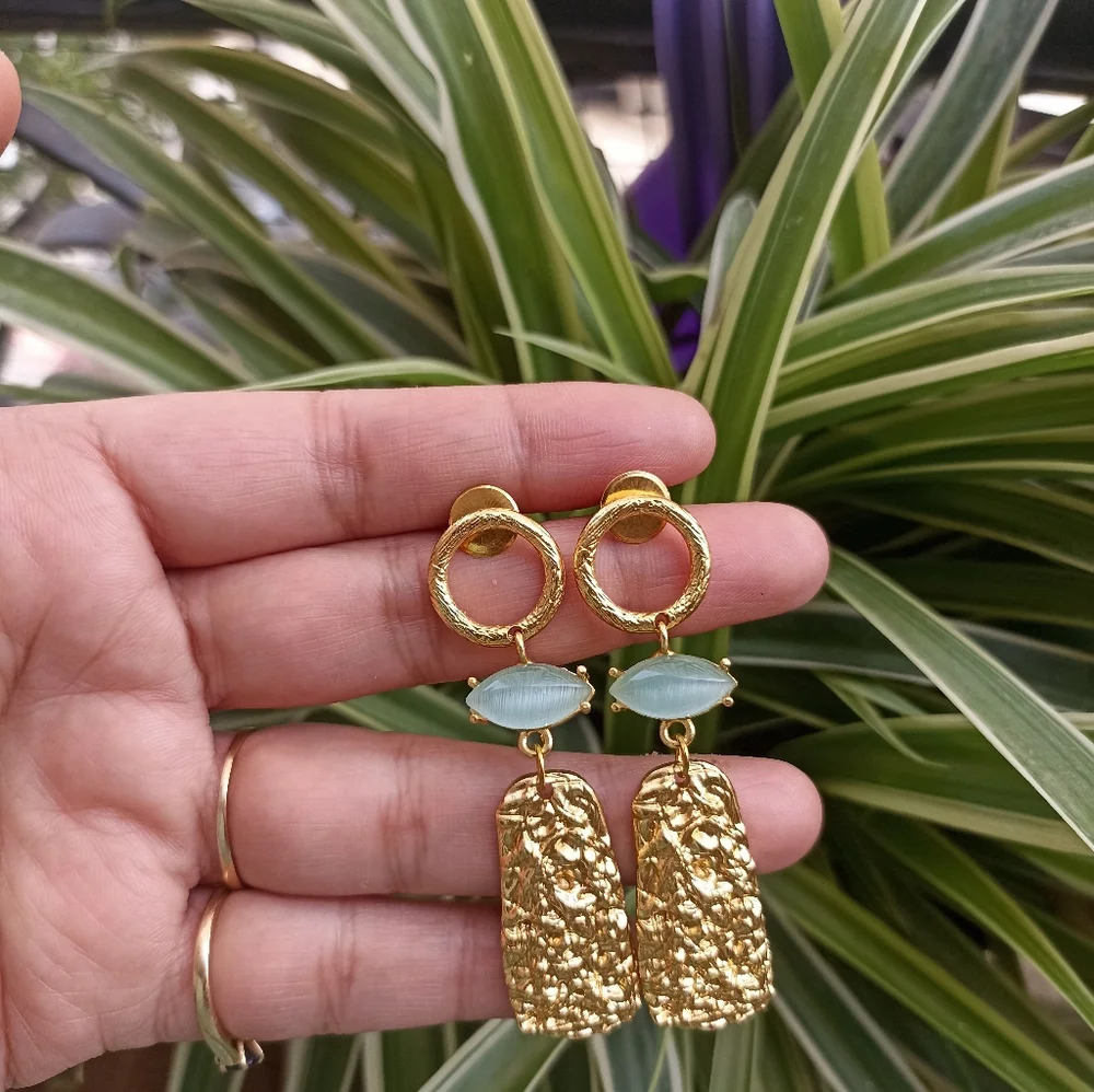 Handmade gold platted stone studded drop earrings - Picture 9 of 10